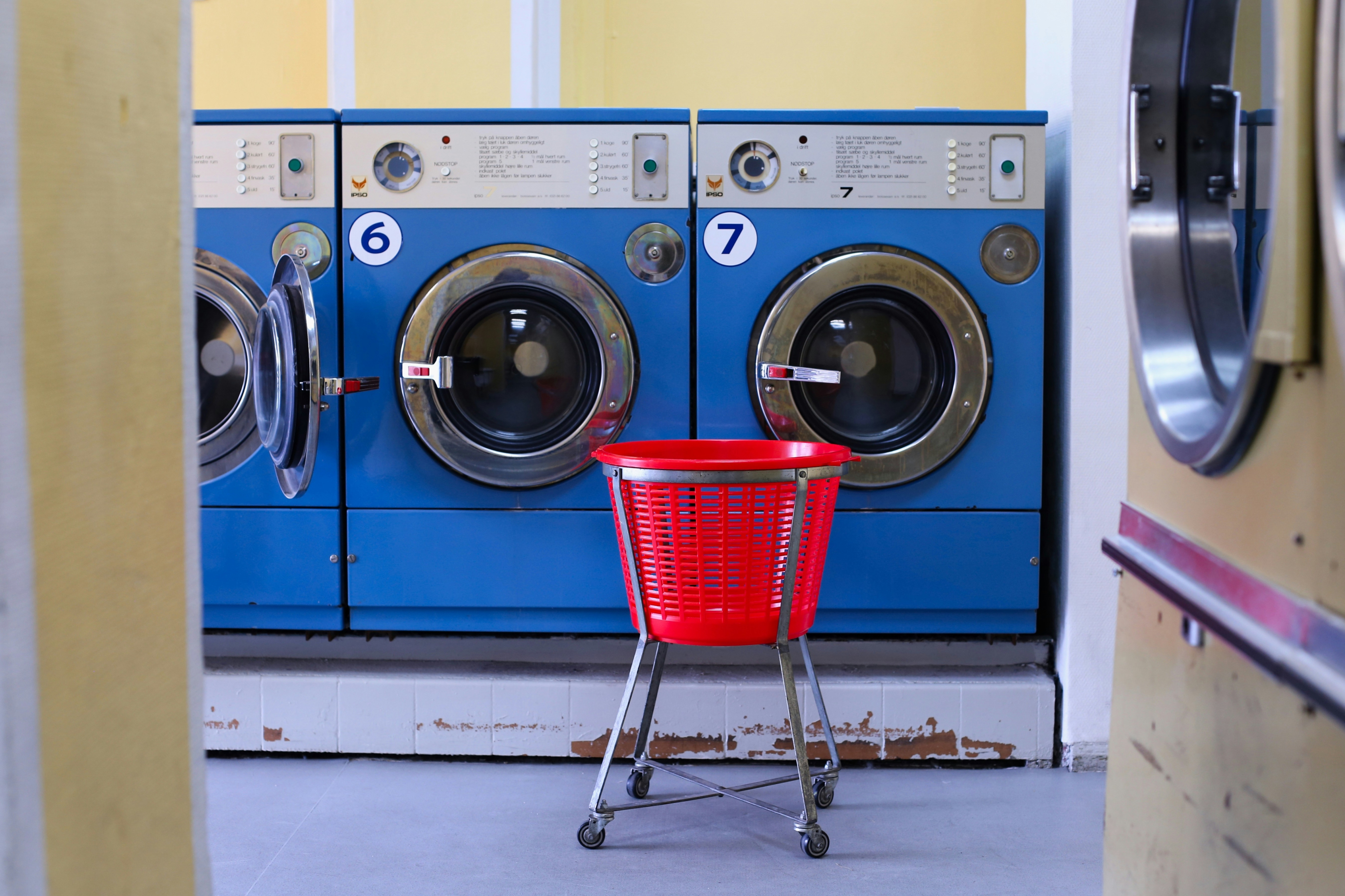 Laundry Sheets vs Powder: Which Delivers the Better Clean?