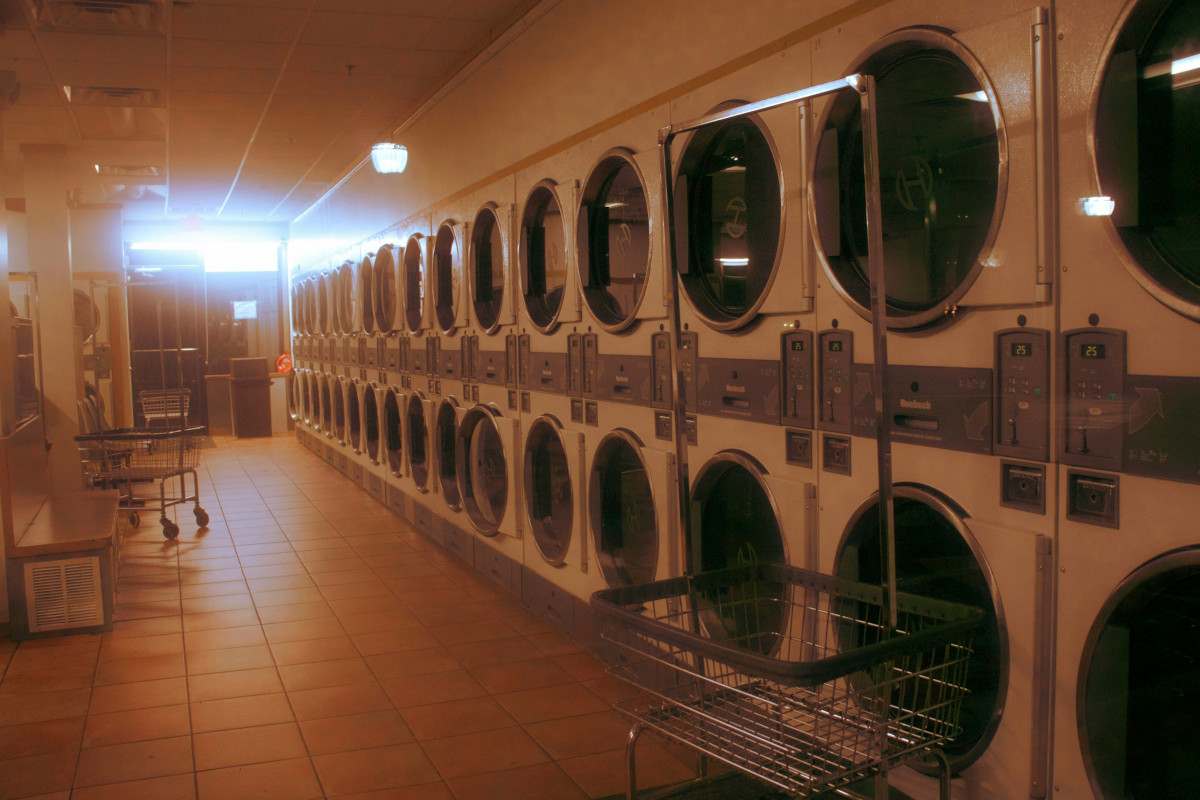 how to clean up laundry detergent
